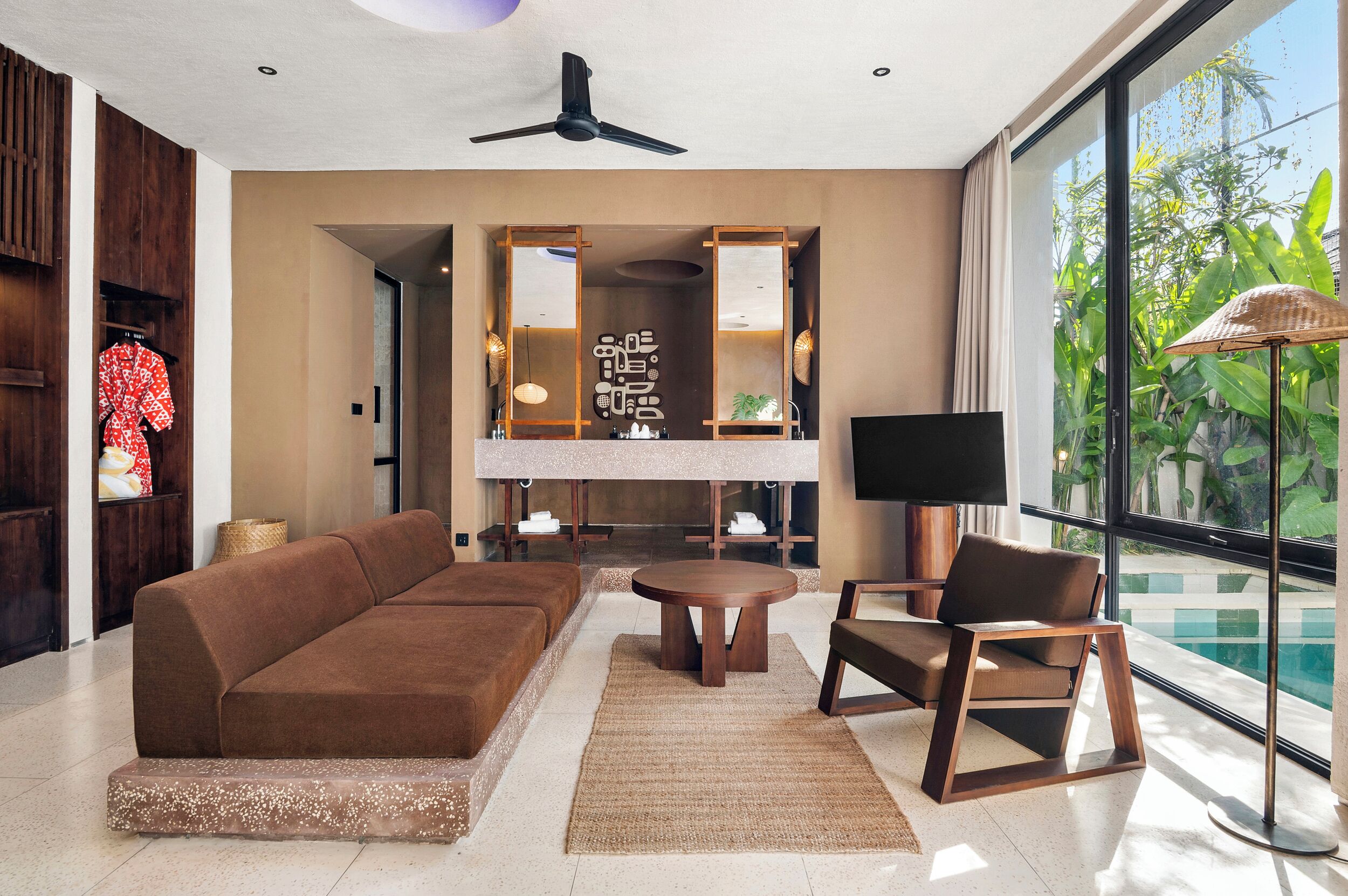 Suite, piscina privada | Sala d'estar | Televisor intel·ligent, Netflix, llibres i serveis de streaming 