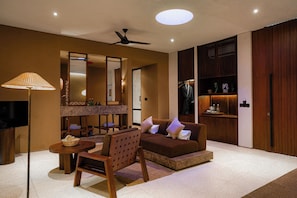 43-inch Smart TV with digital channels - The Craft Hotel Ubud (Ubud)