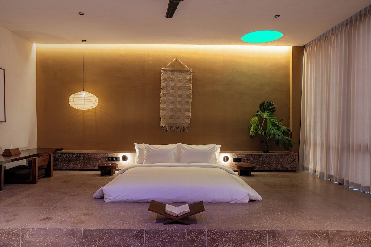 In-room safe, blackout curtains, free WiFi, bed sheets