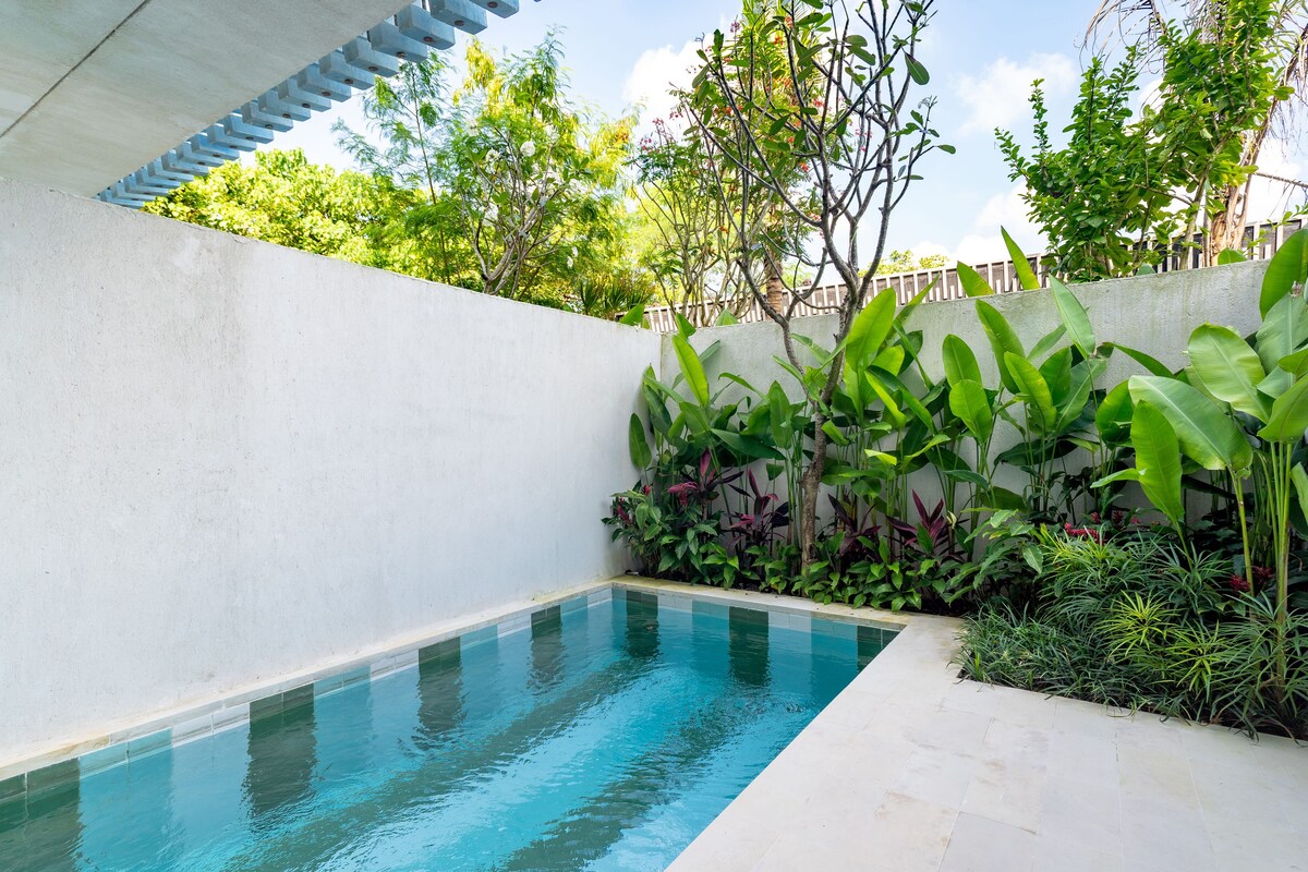 Studio Pool With Garden View