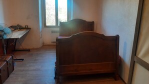 Unclassified image, 4 of 6, button - Pause au vert: a simple, authentic country house (Valmascle)