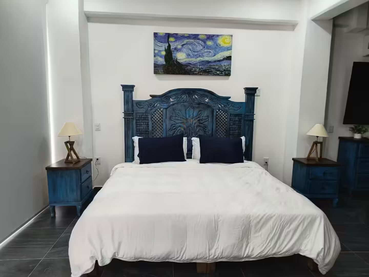 Iron/ironing board, WiFi, bed sheets