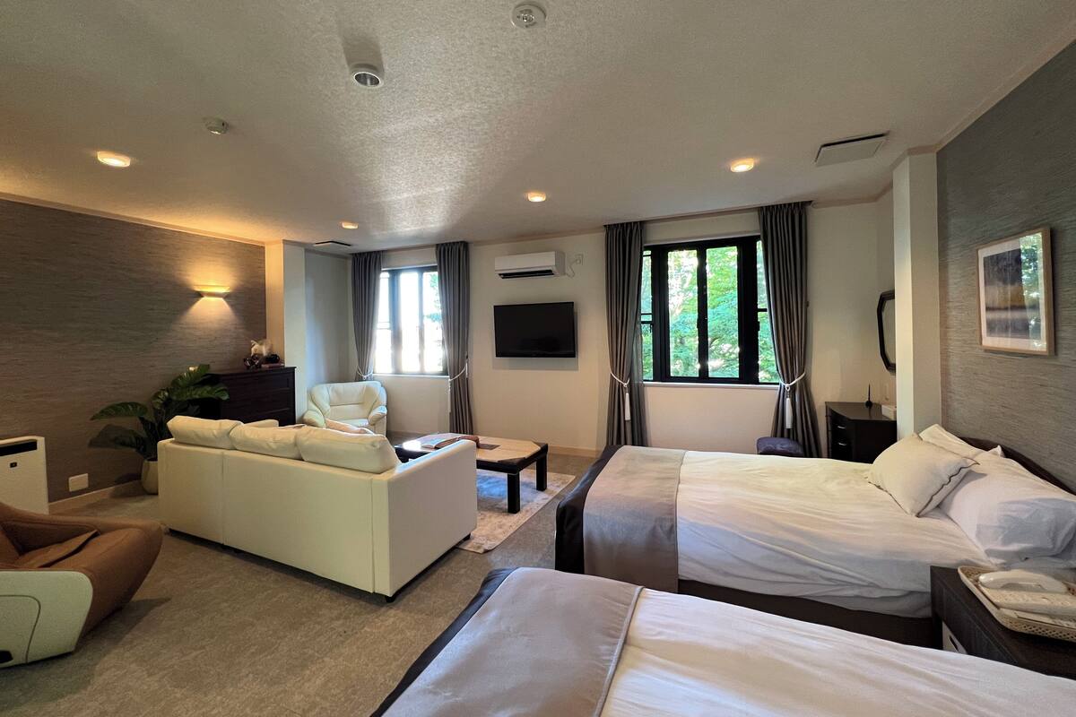 Deluxe-Zweibettzimmer, Gartenblick | Verdunkelungsvorhänge, kostenloses WLAN