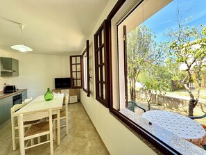 Dining - " Torre di Barì Apartment " (Torre di Bari)