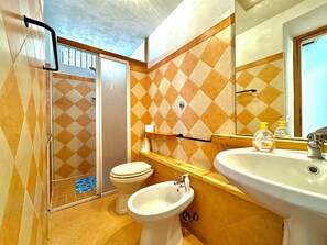 Bathroom - " The Secret Garden " (Bari Sardo)
