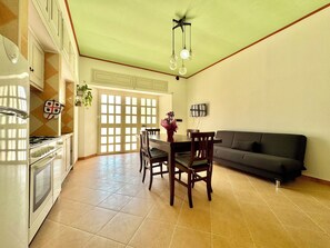 Interior - " The Secret Garden " (Bari Sardo)