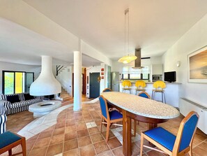 Dining - " Sunset Villa Apartment " (Bari Sardo)