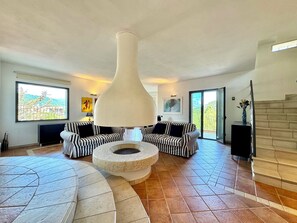 Flat-screen TV - " Sunset Villa Apartment " (Bari Sardo)