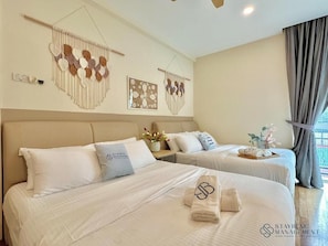 Blackout curtains, iron/ironing board, free WiFi - Medini Signature Legoland By Stayrene (Iskandar Puteri)