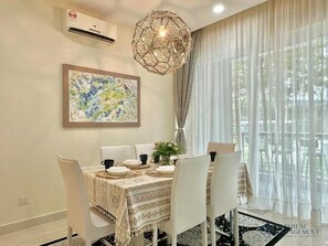 Dining - Medini Signature Legoland By Stayrene (Iskandar Puteri)