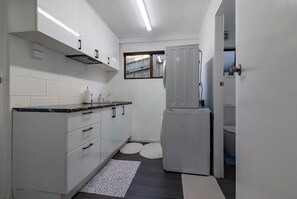 Dusche, Haartrockner, Handtücher, Seife