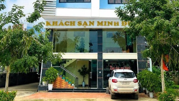 A multi-story hotel building with a sign reading 'HOTEL MINH DUC2' at the top. - Minh Duc 2 Hotel (Trung Khanh)