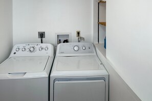 Interior - Victorian carriage house, close to skiing w/ hot tub, bbq, deck, w/d, wifi (Ludlow)