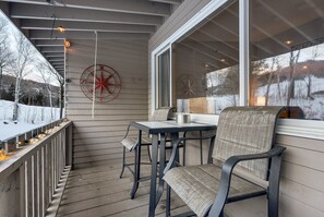 Outdoor dining - Sunrise C-122 Sunday River Ski In Ski Out Condo (Newry)