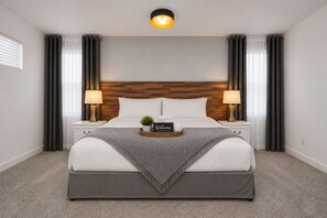 13 bedrooms, iron/ironing board, travel cot, free WiFi - 13BR Resort Villa, Sleeps 30, Pool, Near Disney (Kissimmee)