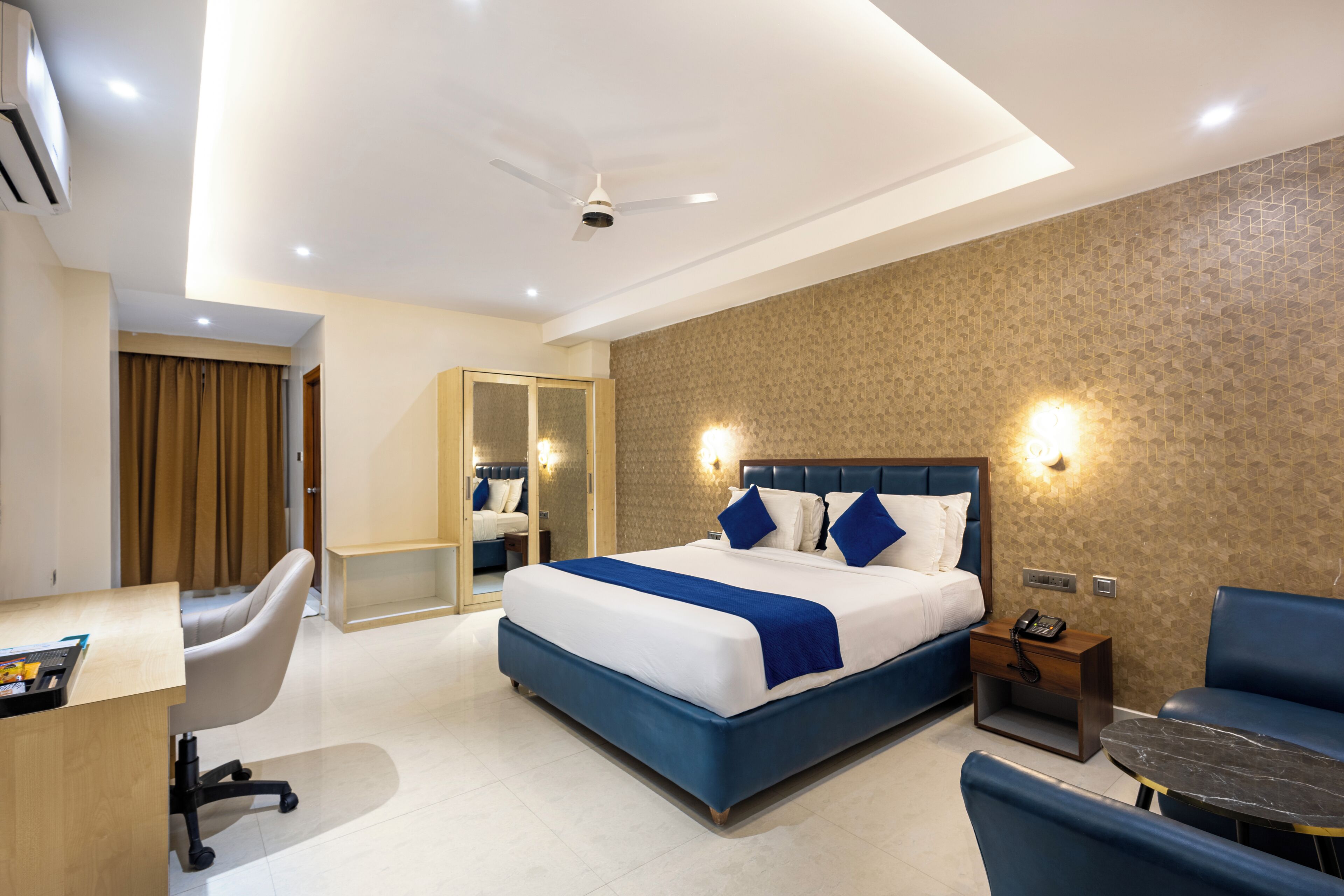 Executive Room | Desk, laptop workspace, free WiFi