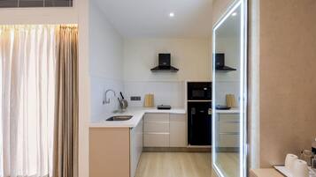 Premium Studio Suite | Private kitchen