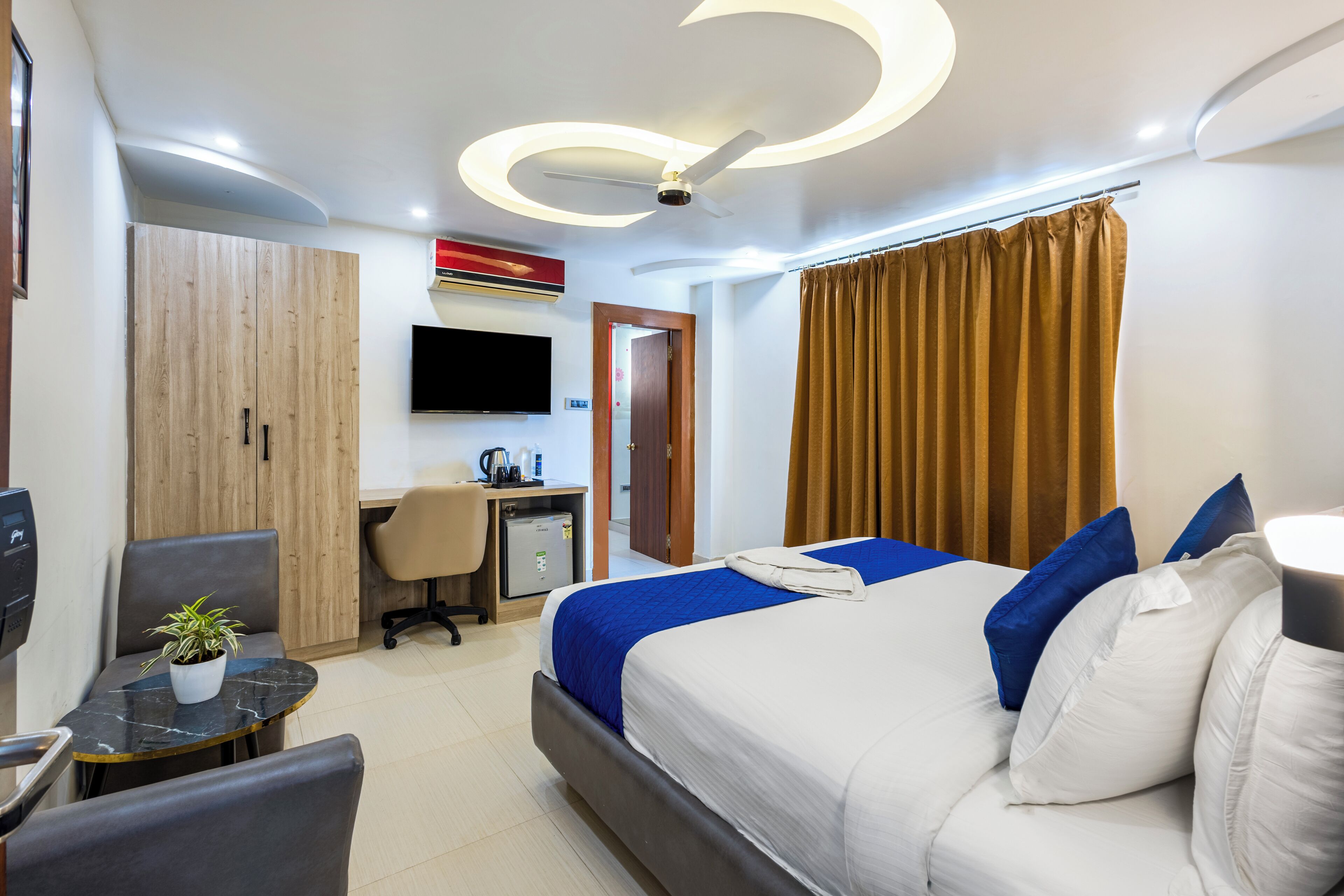 Standard Room | Desk, laptop workspace, free WiFi