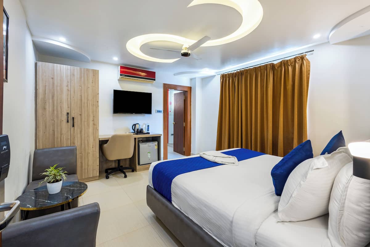 Rom – standard | Skrivebord, skrivebord for bærbar PC og wi-fi (inkludert)