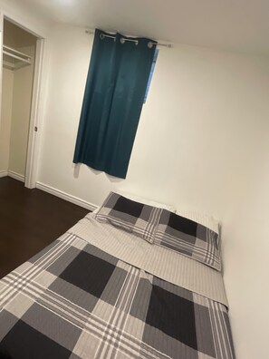 Ferros/tábuas de passar roupa, Wi-Fi, roupa de cama