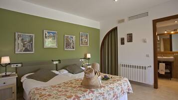 WiFi (無料)、ベッドシーツ