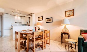 Dining - 4 Rooms for 6 People (Carnac)