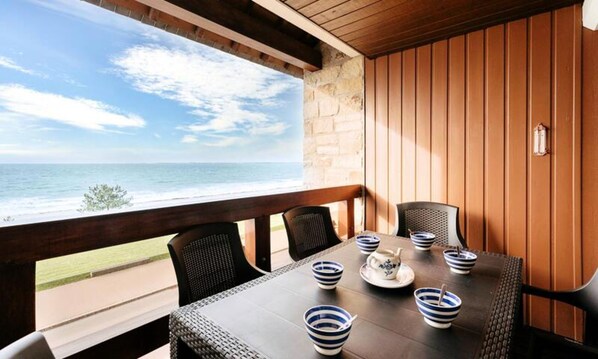 Outdoor dining - 4 Rooms for 6 People (Carnac)