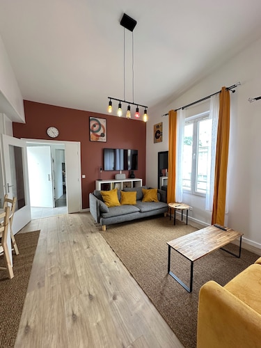 Elegant 2 Bedroom Apartment with Free Parking Paris St-Denis by Immo Kit BNB