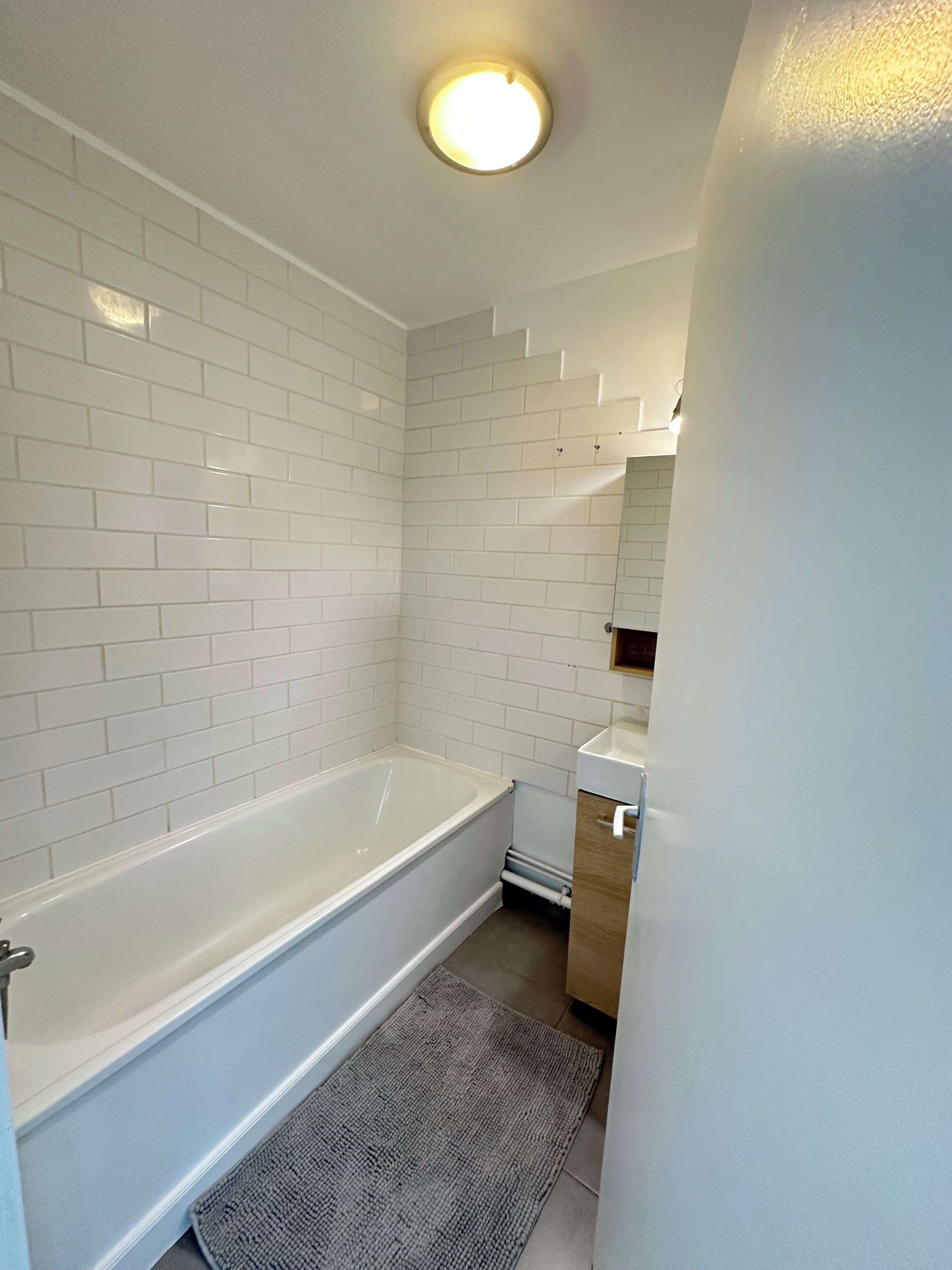 Hårføner, håndklær og toalettpapir