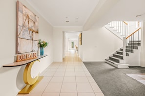 Hus Deluxe - utsikt mot trädgården | Interiör