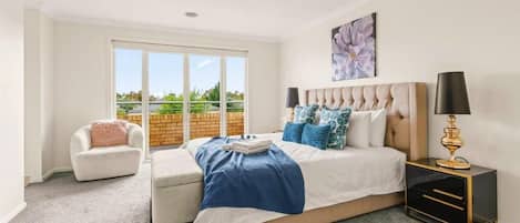 Deluxe House, Garden View | Blackout drapes, iron/ironing board, free WiFi