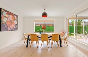 Deluxe huis, uitzicht op tuin | Dineren