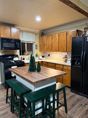 Mikroaaltouuni, uuni, liesi