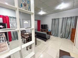 Interior - Modern Studio in Cascade, 5 Mins from Savannah (Port of Spain)