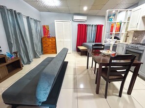 Interior - Modern Studio in Cascade, 5 Mins from Savannah (Port of Spain)