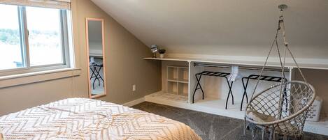 3 bedrooms, desk, iron/ironing board, WiFi
