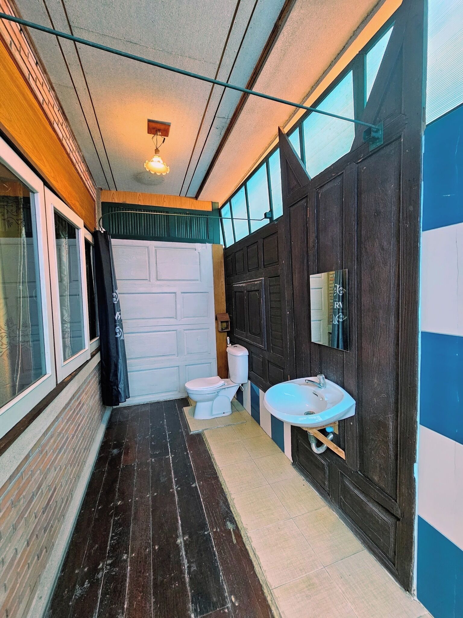 Habitación doble Deluxe | Baño | Toallas, jabón, shampoo, papel de baño 