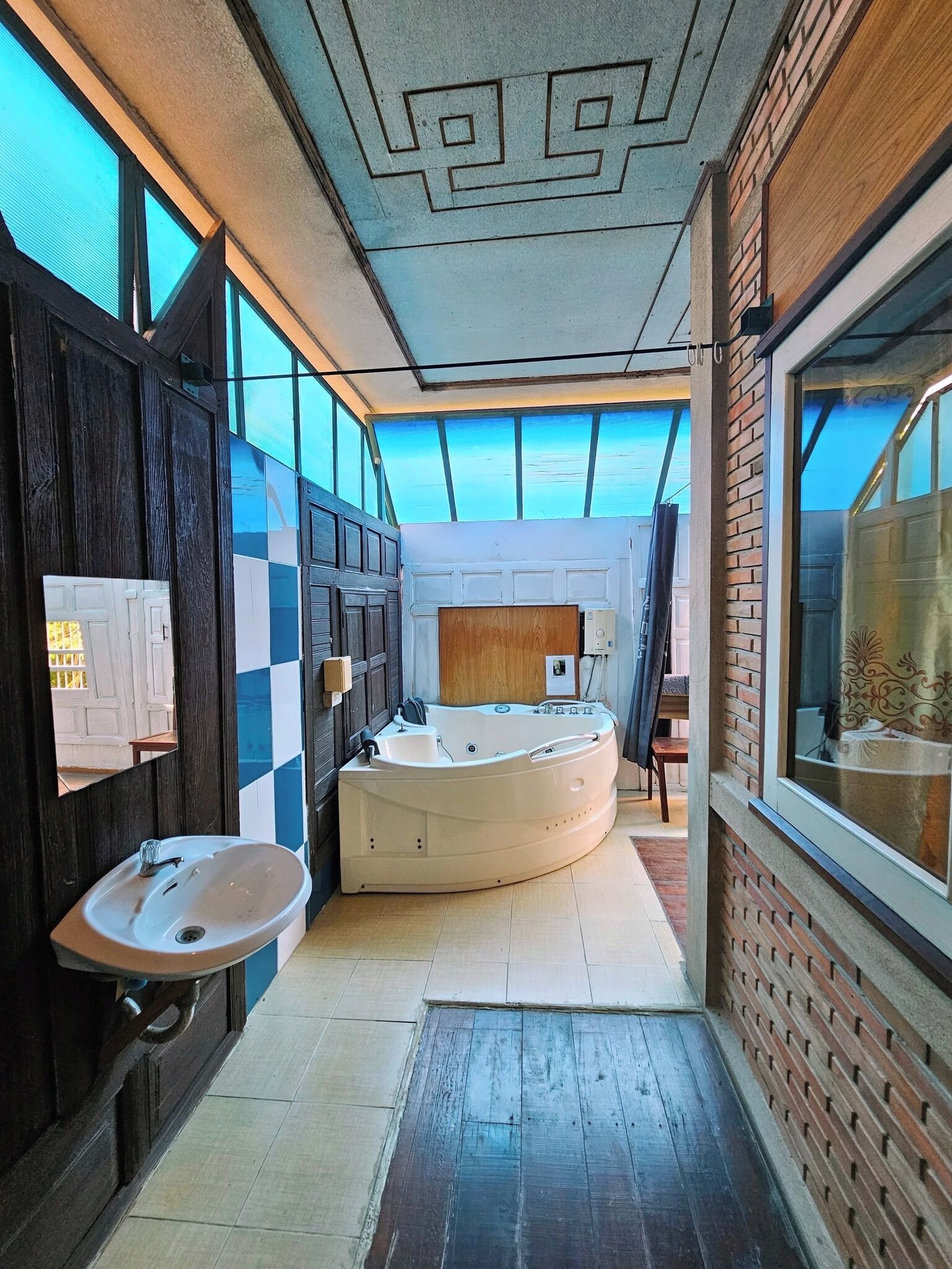 Deluxe-dobbeltværelse | Badeværelse | Håndklæder, Sæbe, Shampoo, Toiletpapir