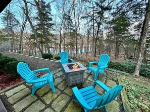 Terrace/patio - Large Beaver Lake Front Home - Kayaks, Fire Pit, Direct Water Access (Garfield)