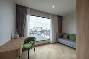 Premier Room, 1 King Bed, City View | In-room safe, laptop workspace, blackout drapes, soundproofing - Adelphi Itsaraphap (Bangkok)