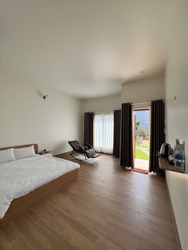 Iron/ironing board, WiFi, bed sheets