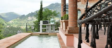 تناول الطعام بالخارج