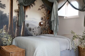 Una scrivania, ferro/asse da stiro, culla da viaggio, Wi-Fi gratuito