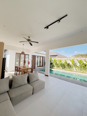 Outdoor dining - Villa Nazare (Bali)