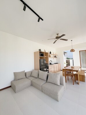 Deluxe Villa, Pool View | Living area | 43-inch Smart TV with digital channels - Villa Nazare (Ungasan)