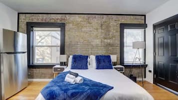 Iron/ironing board, WiFi, bed sheets