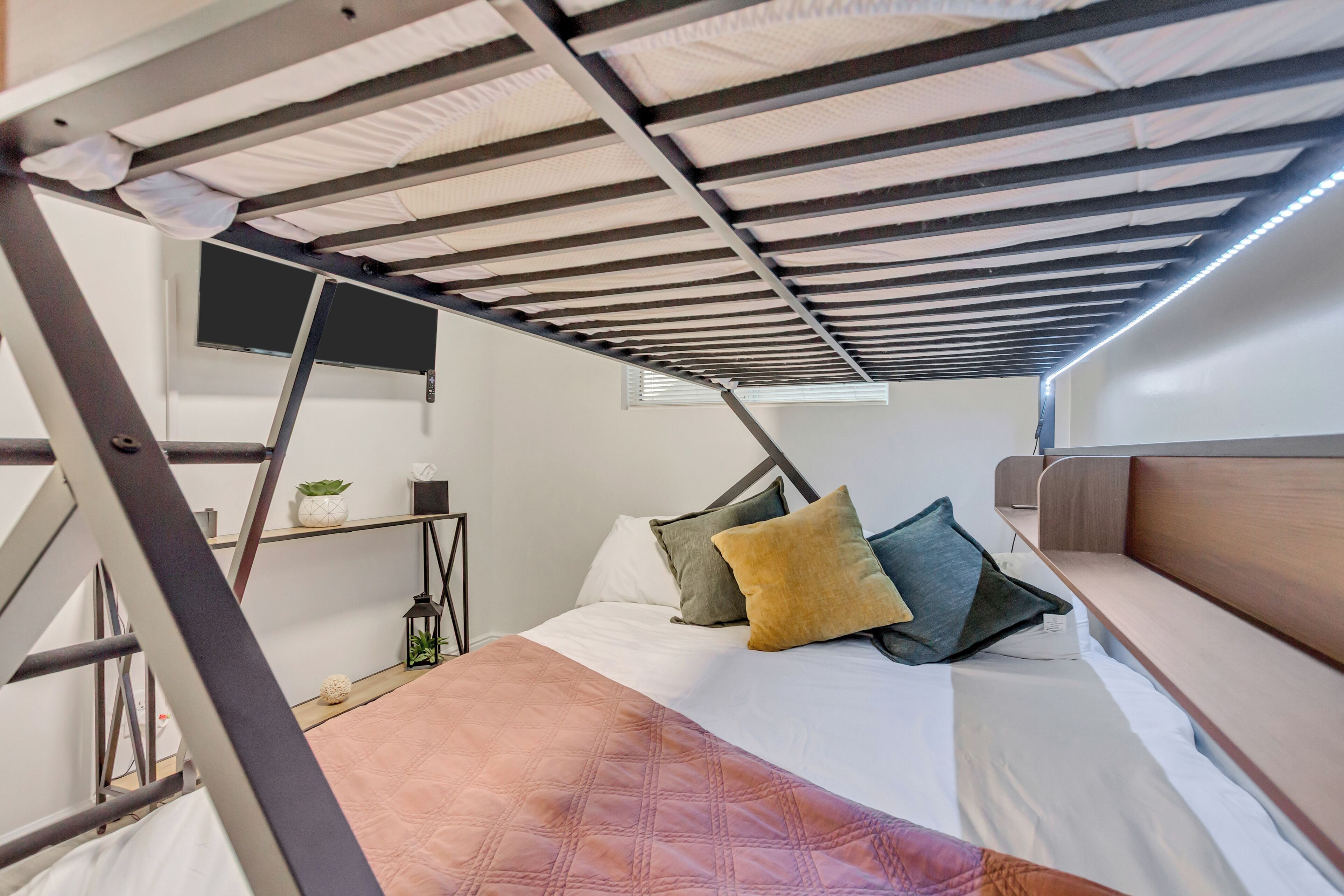 2 bedrooms, iron/ironing board, travel crib, free WiFi