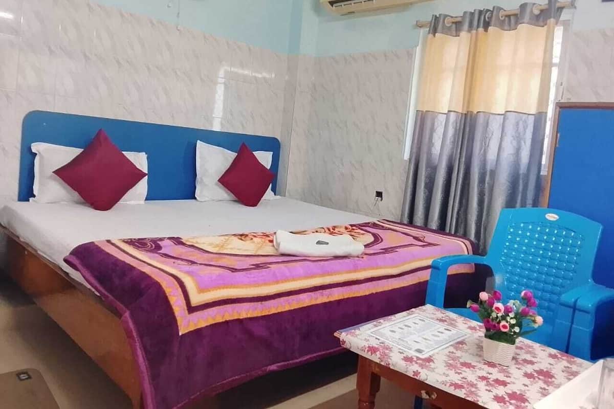 Rom – deluxe | Skrivebord, skrivebord for bærbar PC og wi-fi (inkludert)