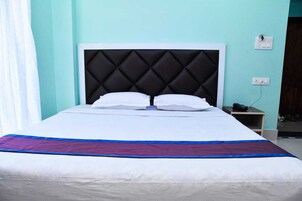 Habitación Deluxe doble, balcón, vistas a la ciudad | Escritorio y wifi gratis