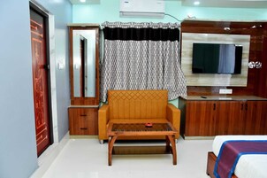 Habitación Deluxe doble, balcón, vistas a la ciudad | Escritorio y wifi gratis